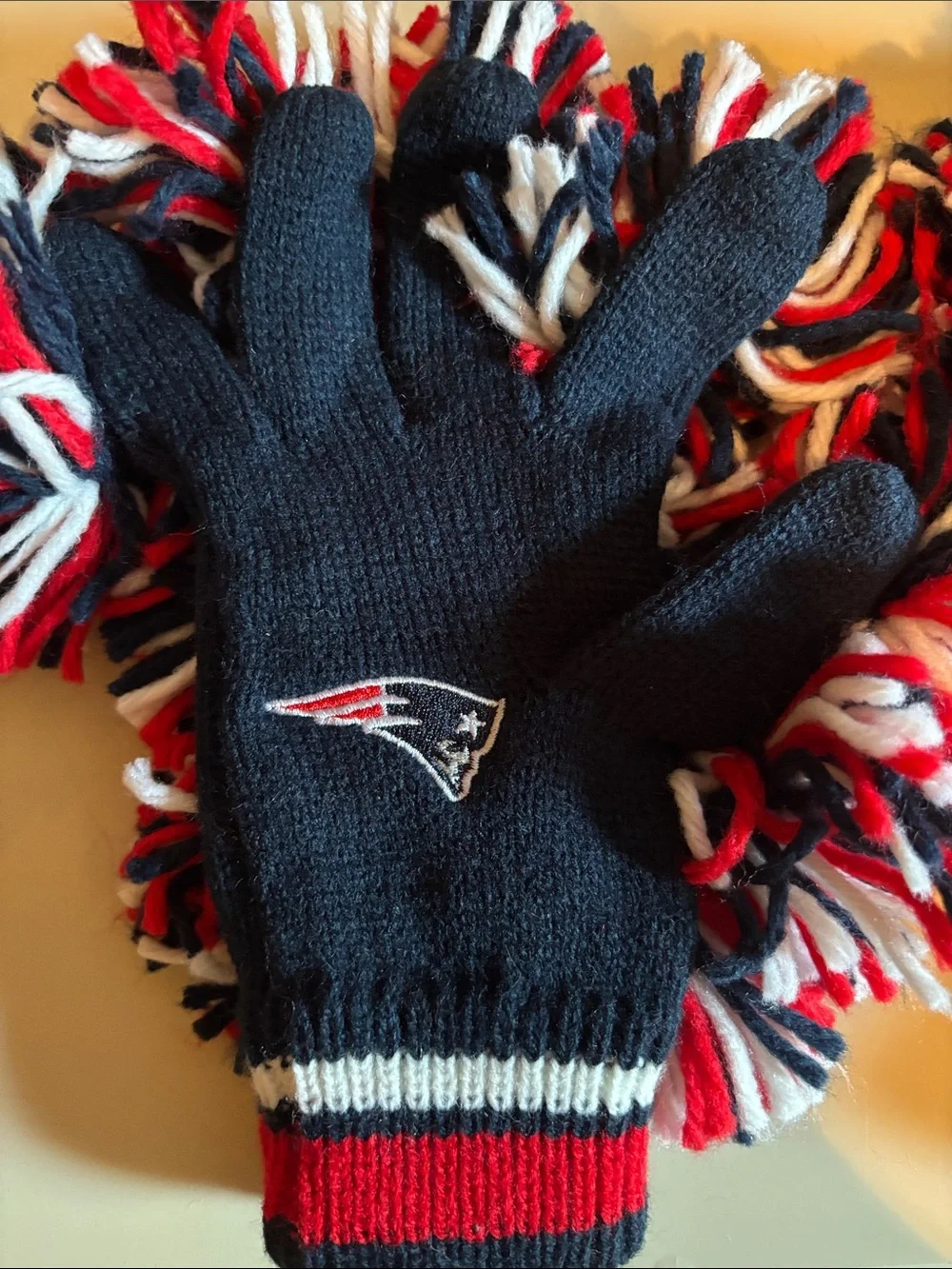New England Patriots Women's Pom-Pom Mittens - Navy/Red/White